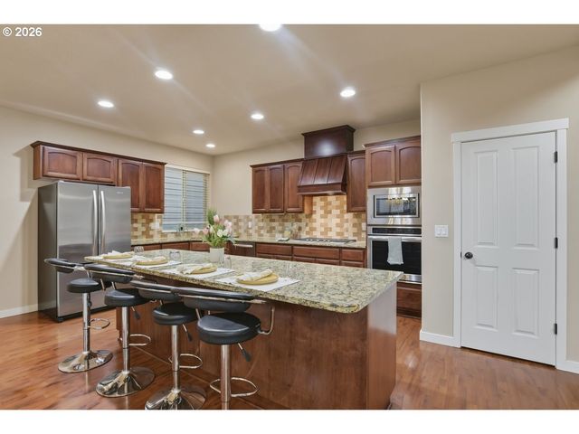 13615 Se ALMOND Dr, Clackamas, OR 97015