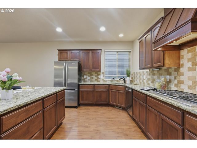 13615 Se ALMOND Dr, Clackamas, OR 97015