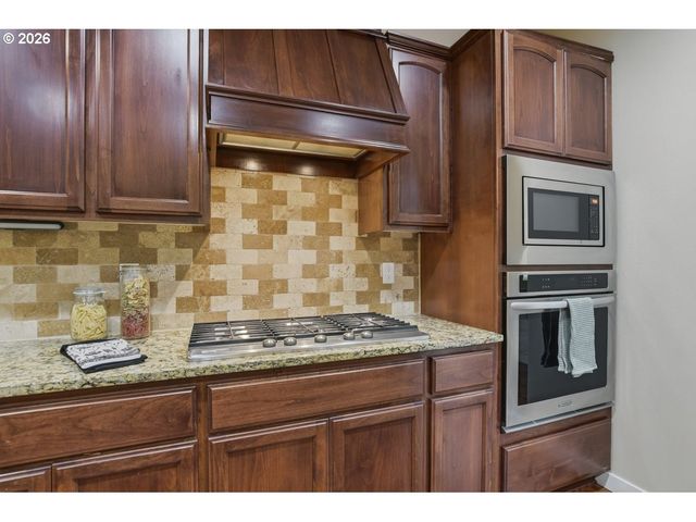 13615 Se ALMOND Dr, Clackamas, OR 97015