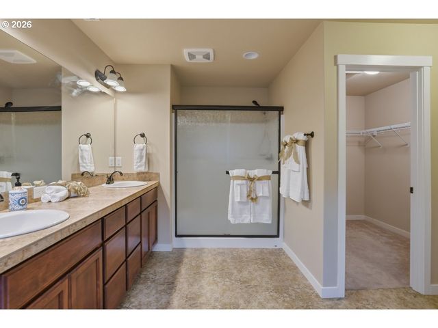 13615 Se ALMOND Dr, Clackamas, OR 97015