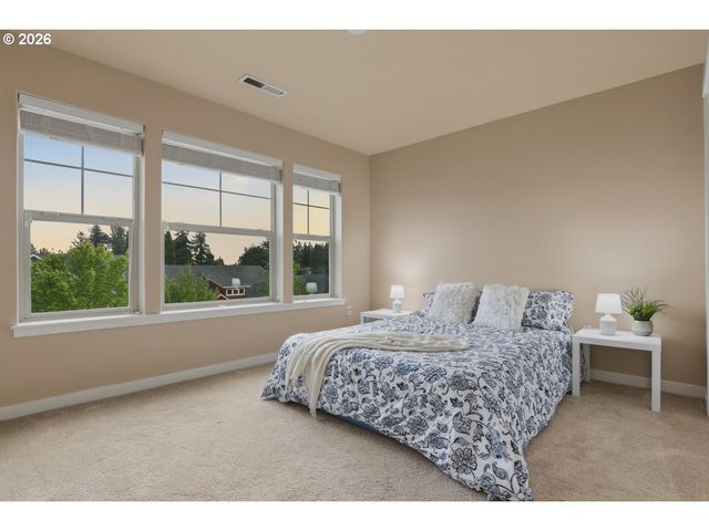 13615 Se ALMOND Dr, Clackamas, OR 97015