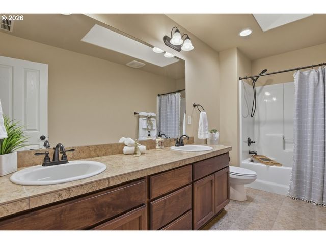 13615 Se ALMOND Dr, Clackamas, OR 97015