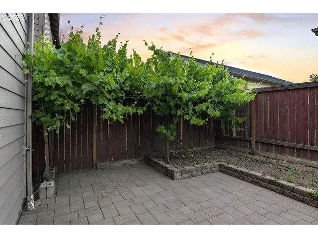 13615 Se ALMOND Dr, Clackamas, OR 97015
