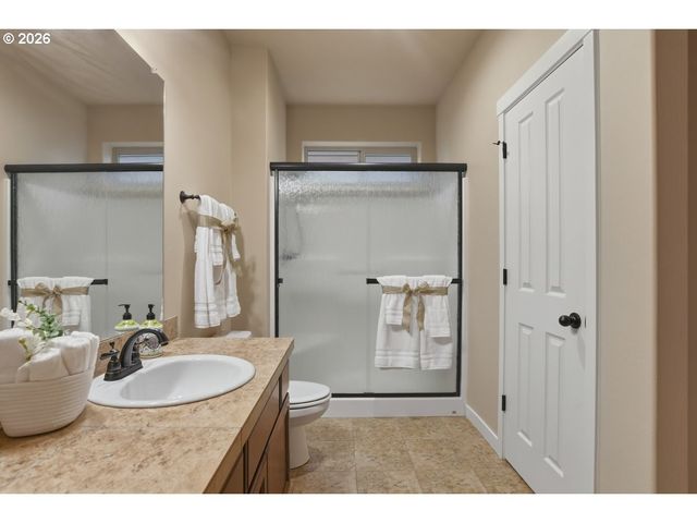 13615 Se ALMOND Dr, Clackamas, OR 97015