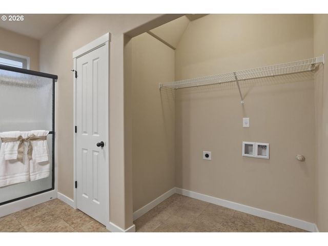 13615 Se ALMOND Dr, Clackamas, OR 97015