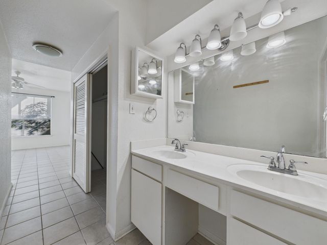 2100 Tanglewilde Street 133, Houston, TX 77063