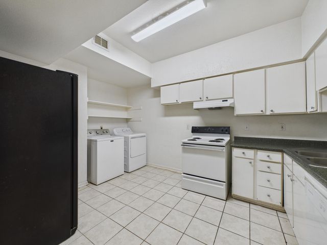 2100 Tanglewilde Street 133, Houston, TX 77063