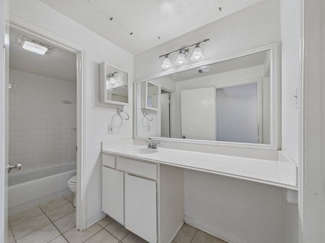 2100 Tanglewilde Street 133, Houston, TX 77063