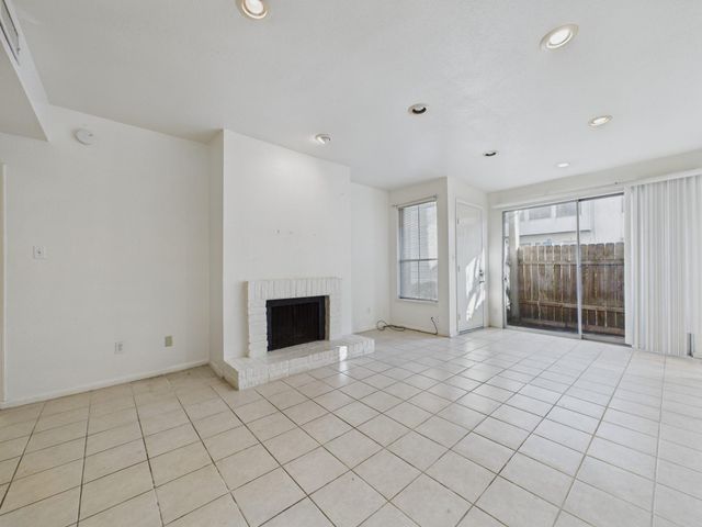 2100 Tanglewilde Street 133, Houston, TX 77063