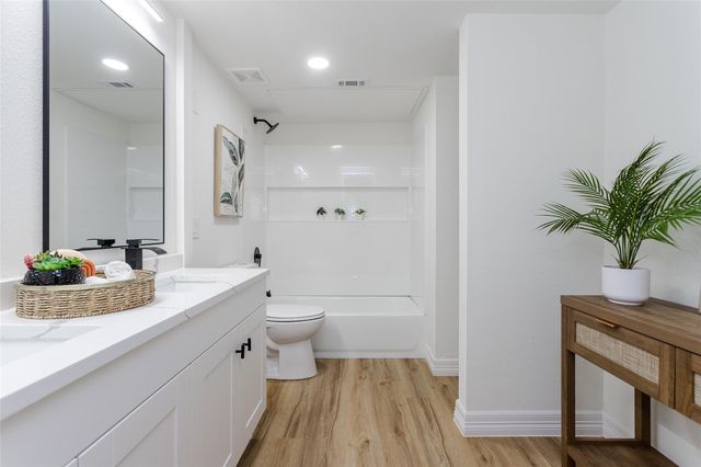 5607 Harvest Hill Road 1007, Dallas, TX 75230