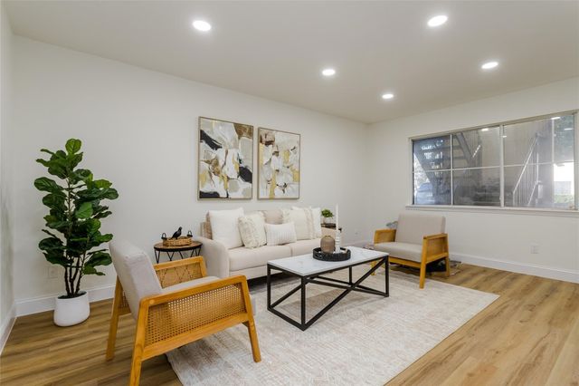 5607 Harvest Hill Road 1007, Dallas, TX 75230