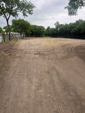 1160 Rodeo Center Boulevard, Mesquite, TX 75149