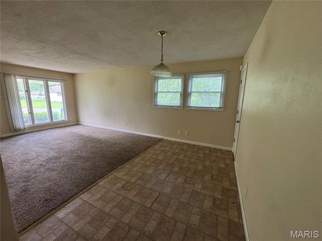 130 Florissant Park Drive, Florissant, MO 63031