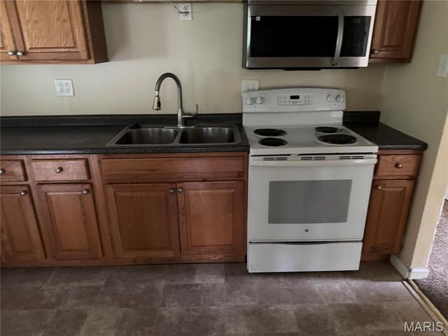 130 Florissant Park Drive, Florissant, MO 63031