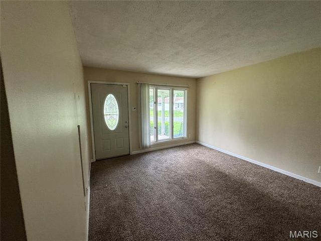 130 Florissant Park Drive, Florissant, MO 63031