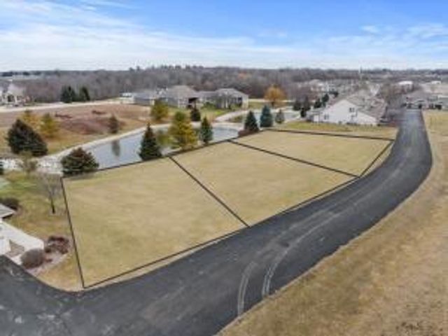 1926 Ravenswood LANE, Manitowoc, WI 54220