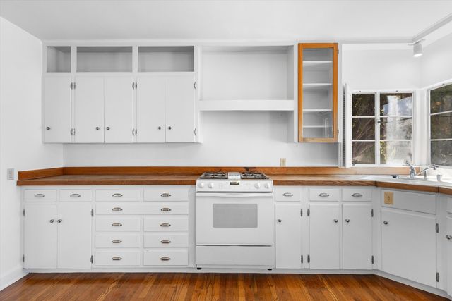 1423 Sigma Chi Road NE, Albuquerque, NM 87106