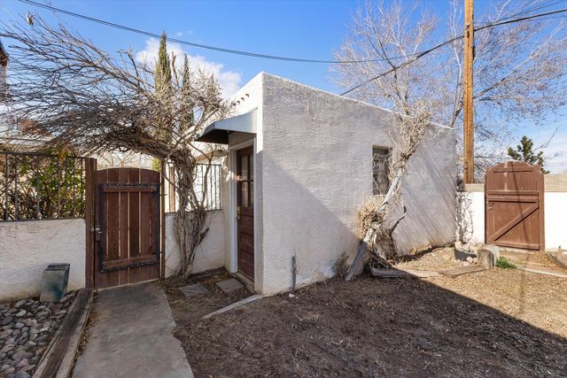 1423 Sigma Chi Road NE, Albuquerque, NM 87106