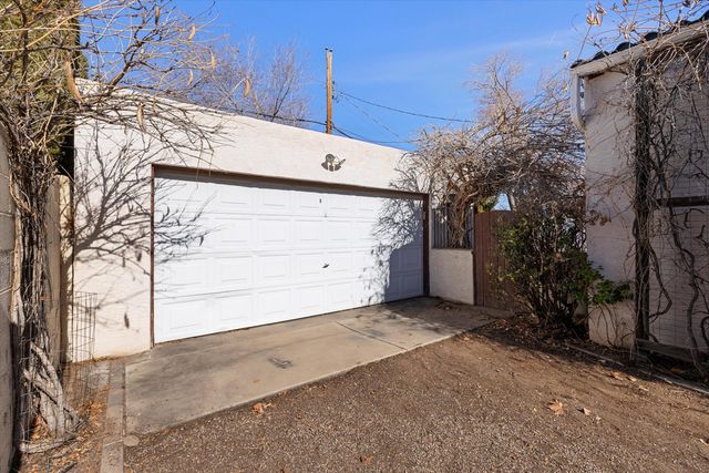 1423 Sigma Chi Road NE, Albuquerque, NM 87106