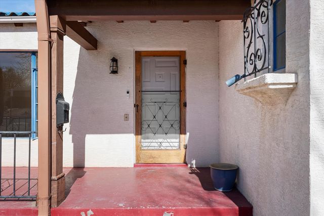 1423 Sigma Chi Road NE, Albuquerque, NM 87106