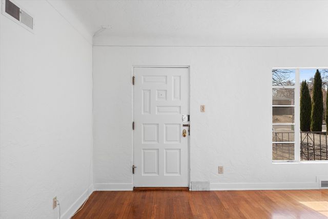 1423 Sigma Chi Road NE, Albuquerque, NM 87106