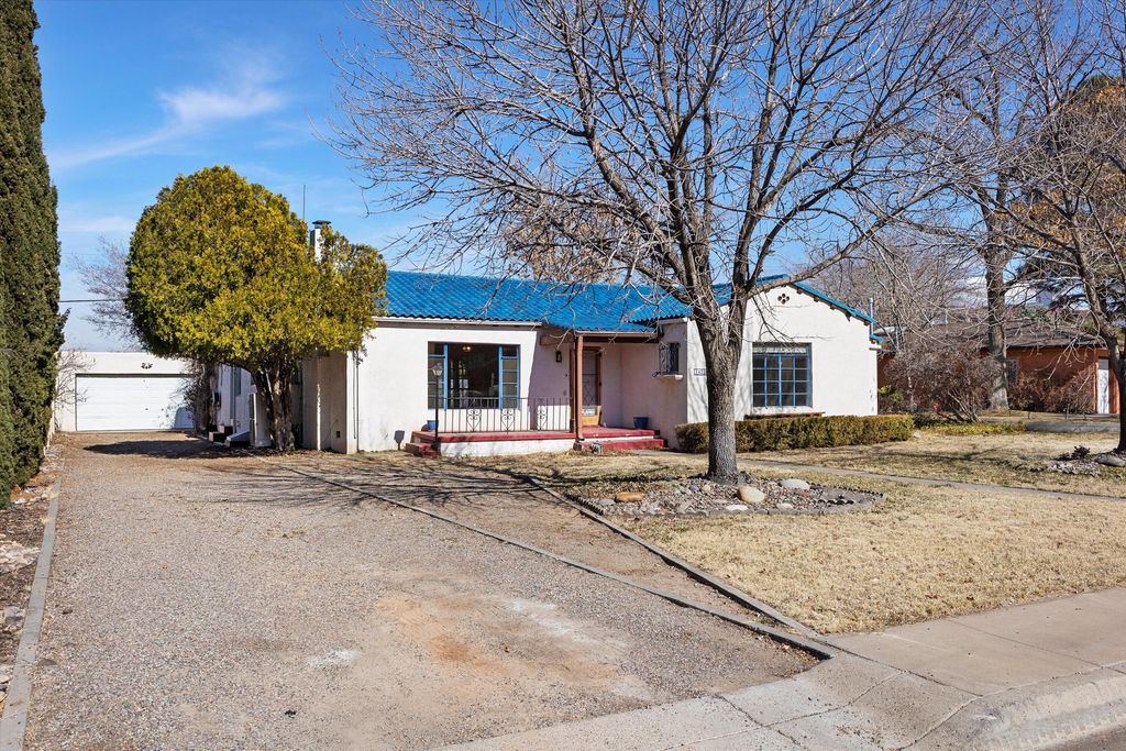 1423 Sigma Chi Road NE, Albuquerque, NM 87106