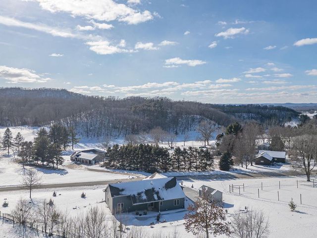 W7306 Sylvester ROAD, Holmen, WI 54636