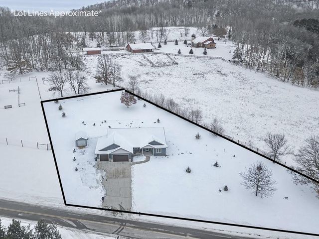 W7306 Sylvester ROAD, Holmen, WI 54636