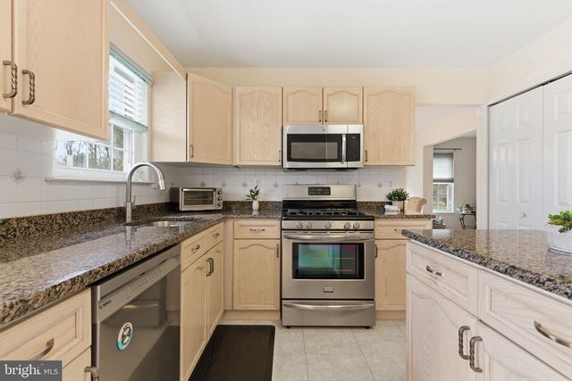 561 ZINN DR, Southampton, PA 18966