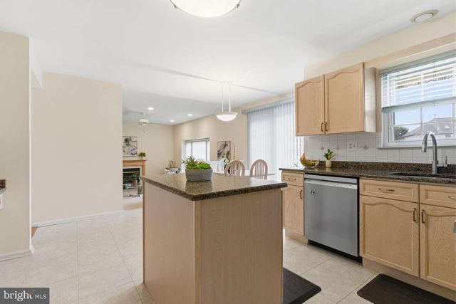 561 ZINN DR, Southampton, PA 18966