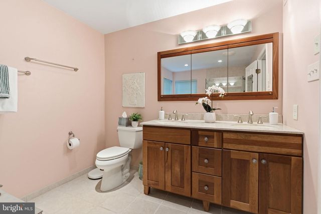 561 ZINN DR, Southampton, PA 18966