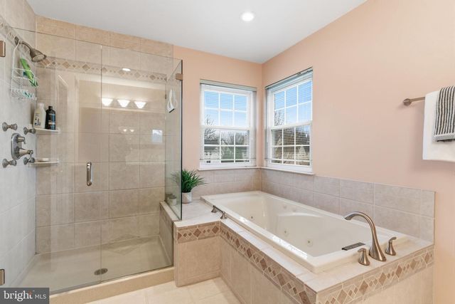 561 ZINN DR, Southampton, PA 18966