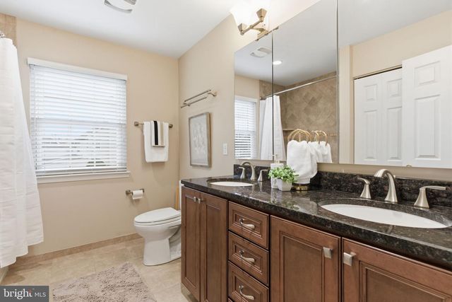 561 ZINN DR, Southampton, PA 18966