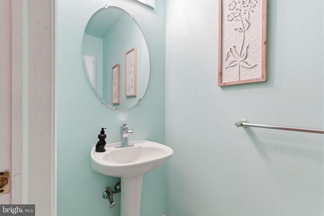 561 ZINN DR, Southampton, PA 18966