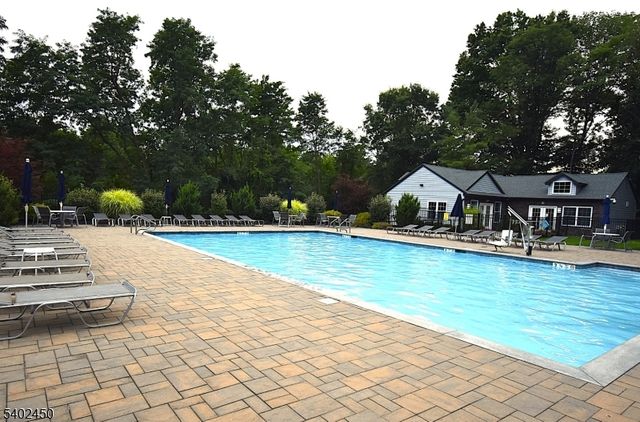 47 Edgefield Dr, Parsippany-troy Hills Twp., NJ 07950