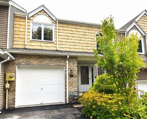 47 Edgefield Dr, Parsippany-troy Hills Twp., NJ 07950