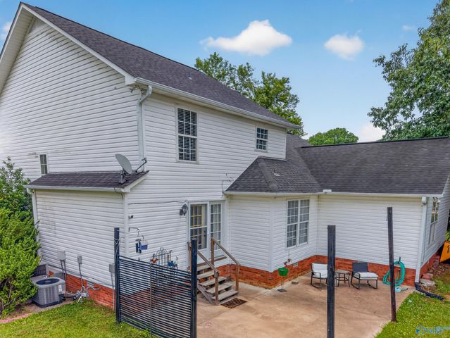 114 Royal Troon Drive, Rainbow City, AL 35906