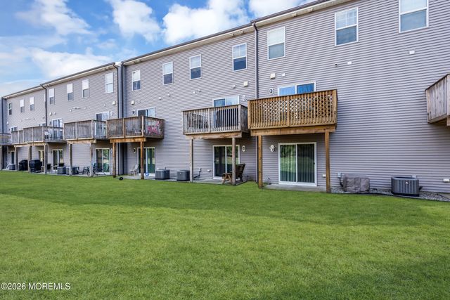 19 Berkeley Crossings Way 319, Bayville, NJ 08721