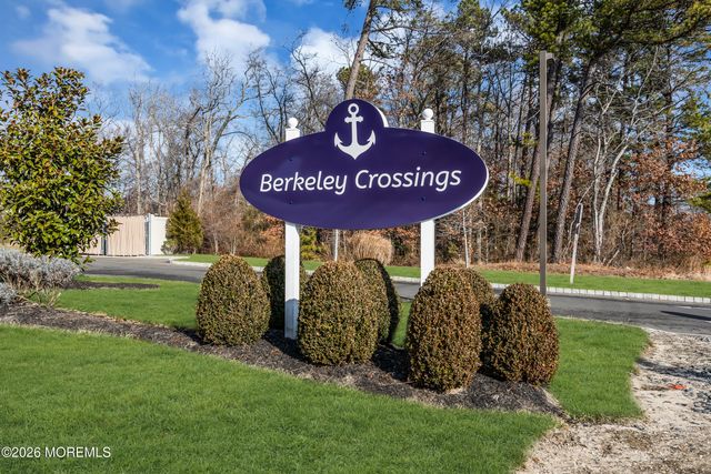 19 Berkeley Crossings Way 319, Bayville, NJ 08721