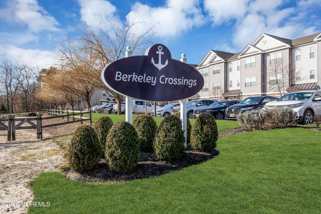 19 Berkeley Crossings Way 319, Bayville, NJ 08721