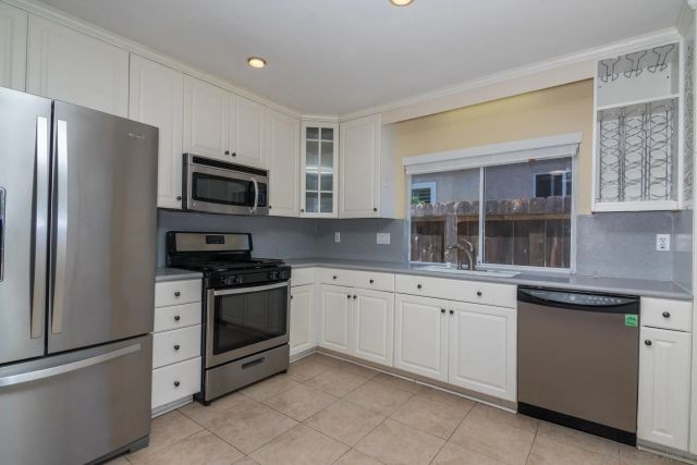 10939 Avenida Del Gato, San Diego, CA 92126