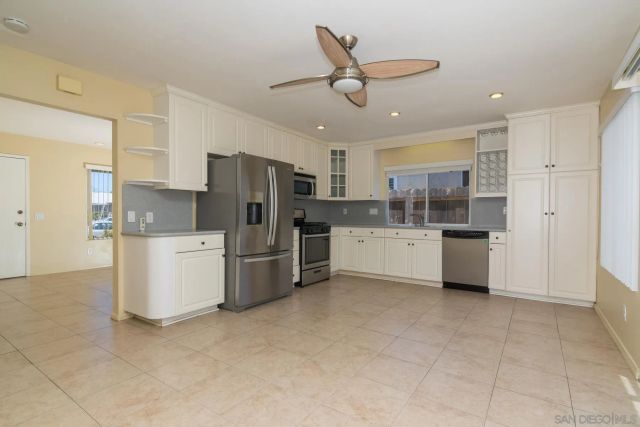 10939 Avenida Del Gato, San Diego, CA 92126