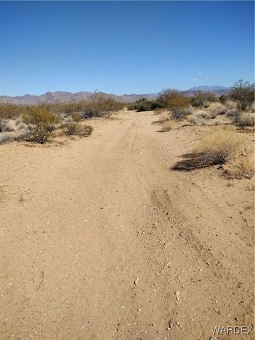 000 N Legend Ranch Road, Golden Valley, AZ 86413