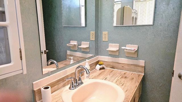9815 47TH AVENUE N 303, St Petersburg, FL 33708