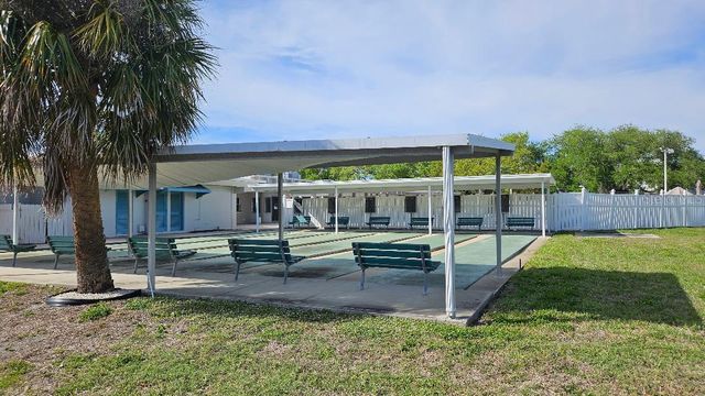 9815 47TH AVENUE N 303, St Petersburg, FL 33708