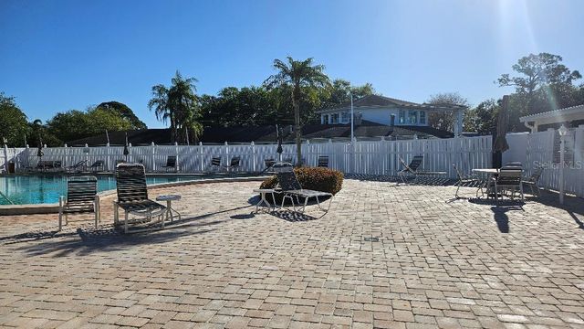 9815 47TH AVENUE N 303, St Petersburg, FL 33708