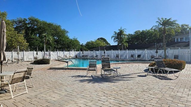 9815 47TH AVENUE N 303, St Petersburg, FL 33708