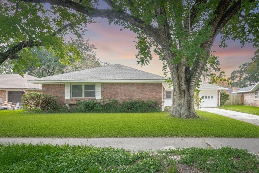 6119 Reamer Street, Houston, TX 77074