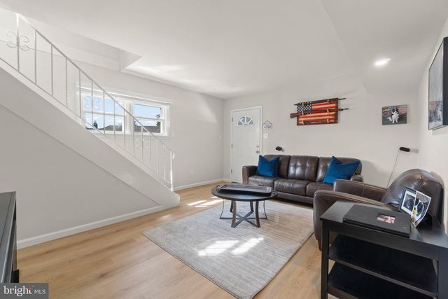 40 WOODBINE AVE, Maple Shade, NJ 08052