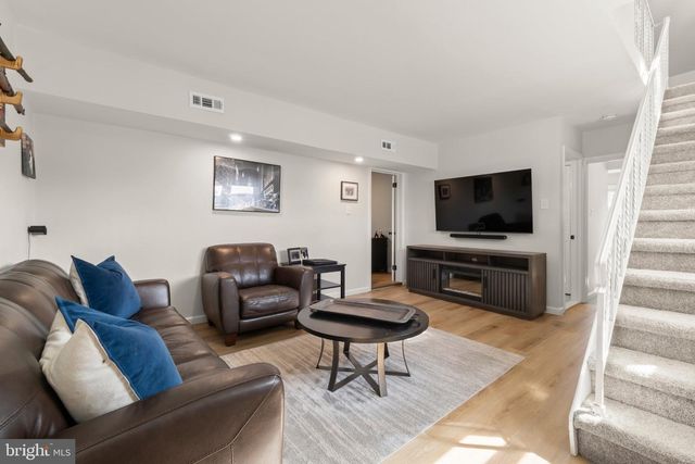 40 WOODBINE AVE, Maple Shade, NJ 08052